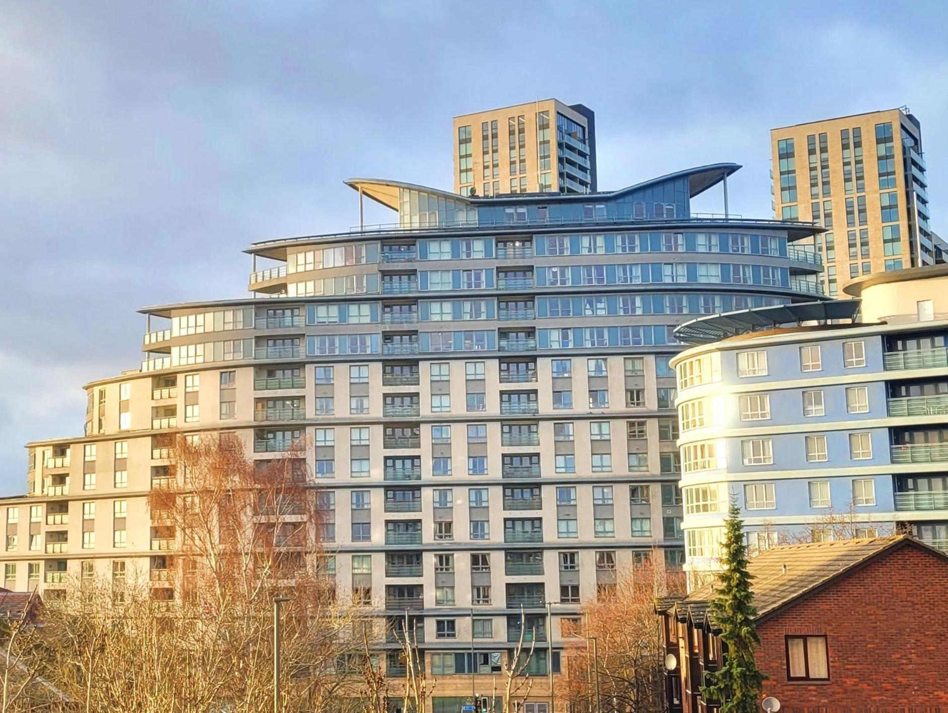 Oakdale Apartments Woking Bagian luar foto