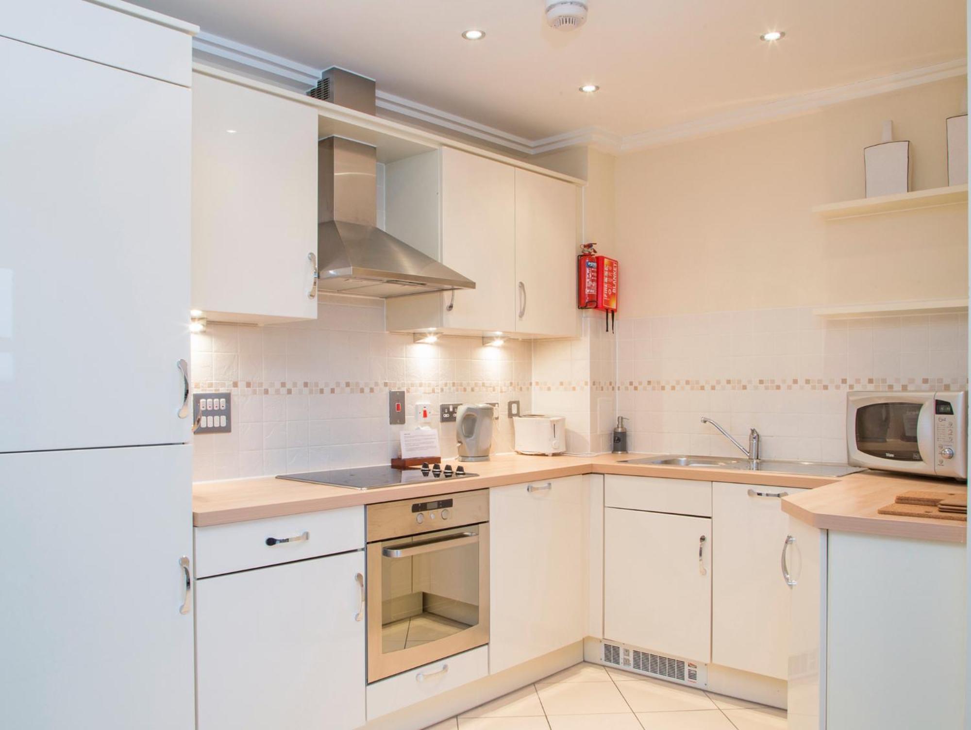 Oakdale Apartments Woking Bagian luar foto