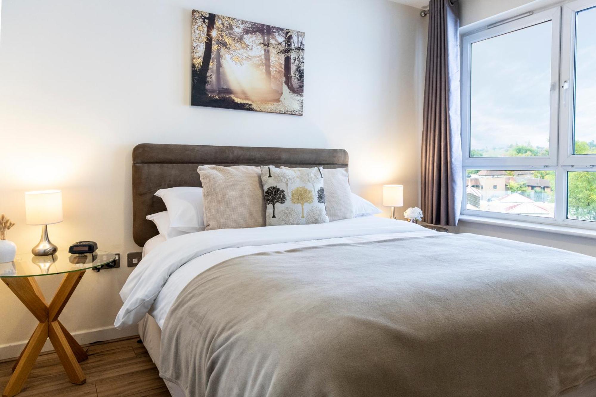 Oakdale Apartments Woking Bagian luar foto